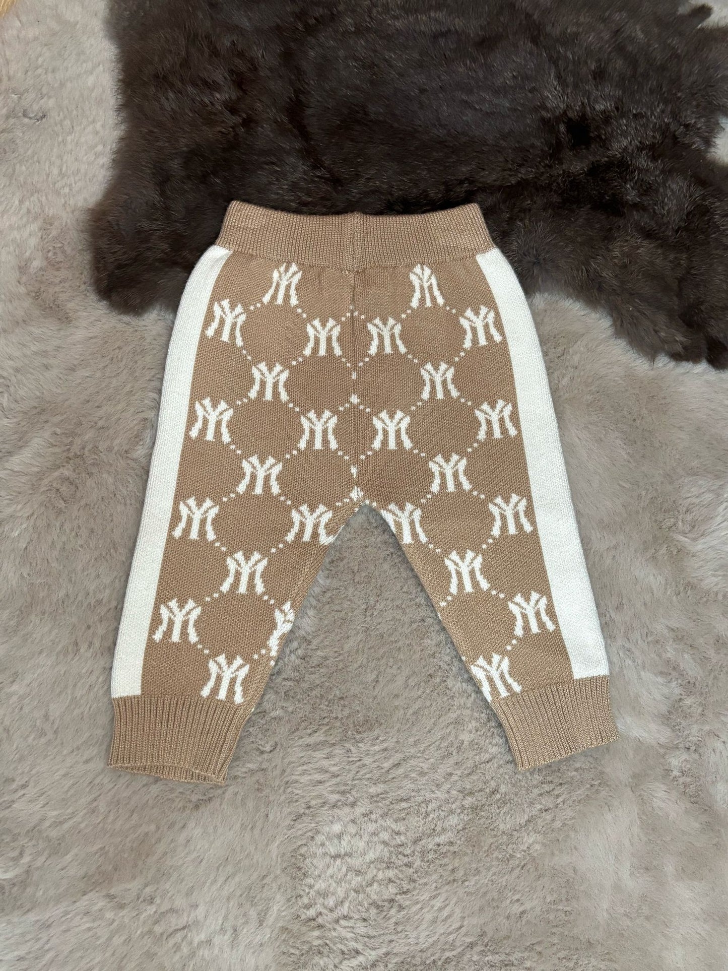 NY knitted pants brown white
