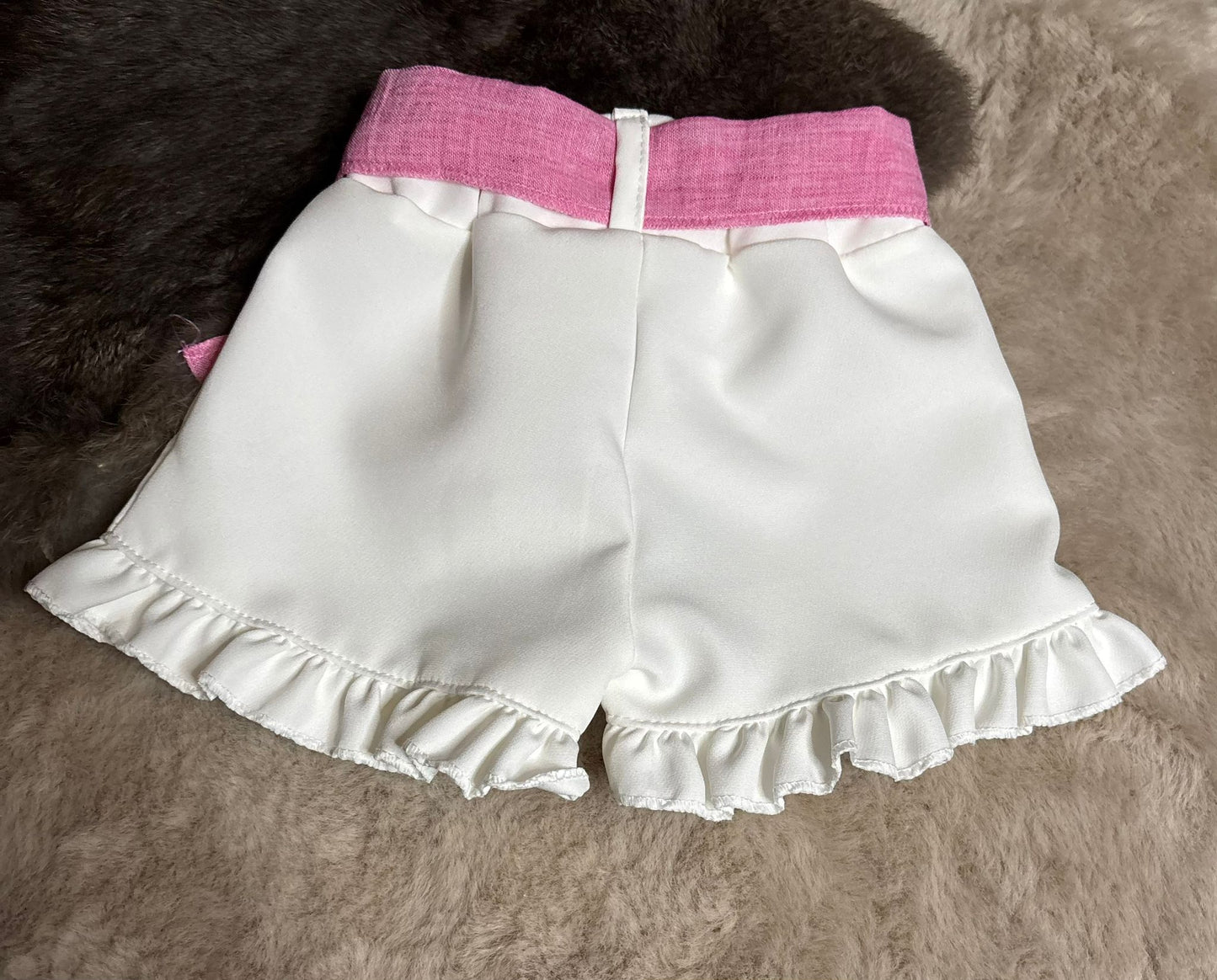 Ruffle short white