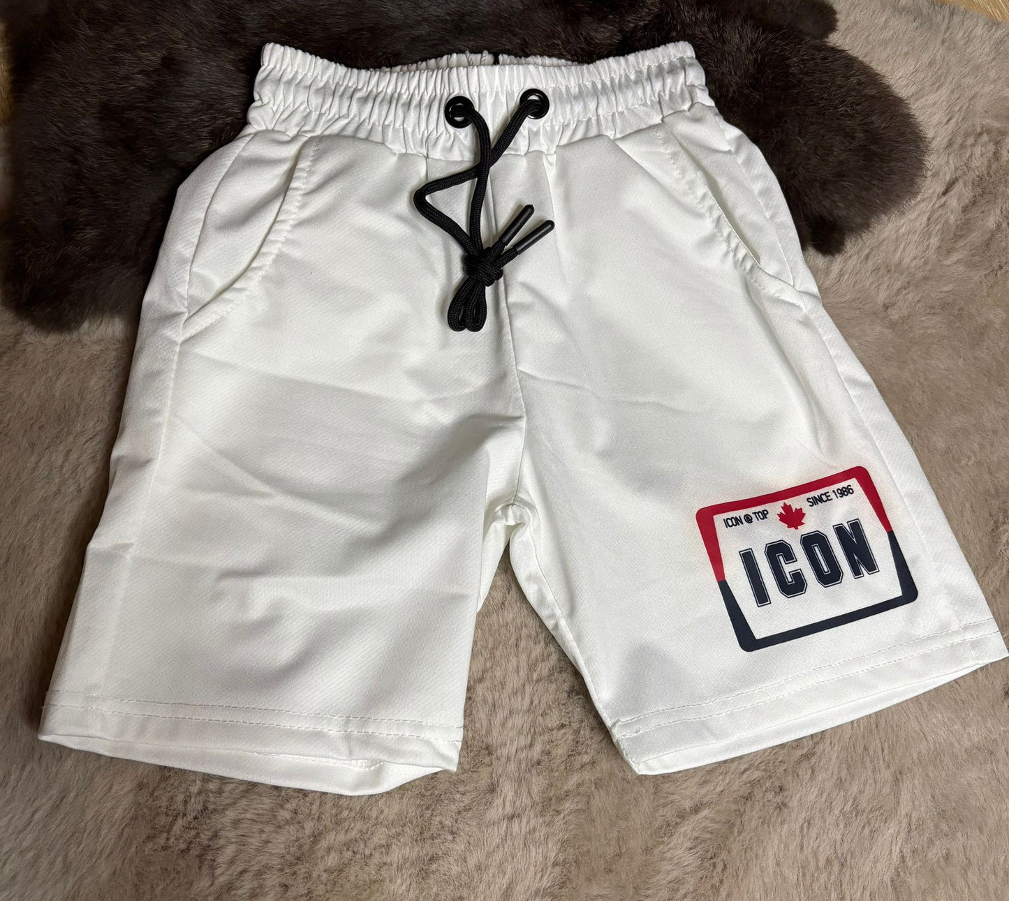 ICON short white