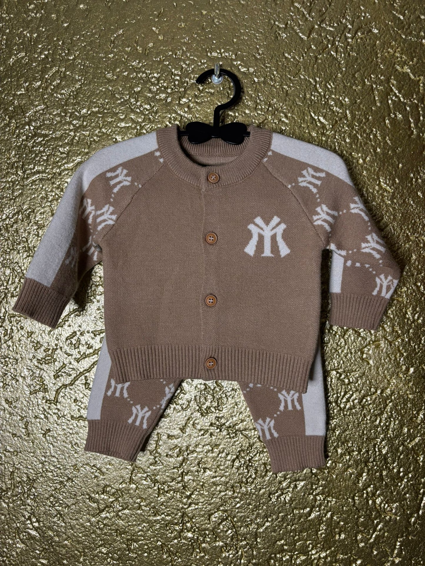 NY set brown white
