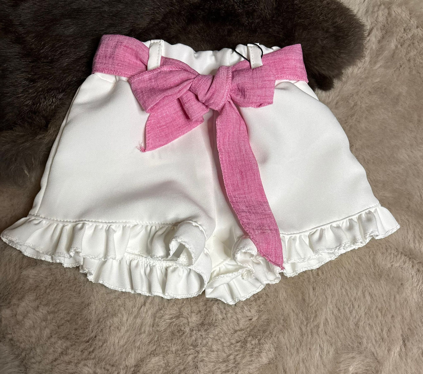 Ruffle short white